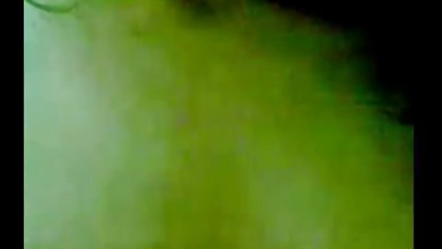 دختر کون داغ Busty دوستان خود را خوشحال کرد