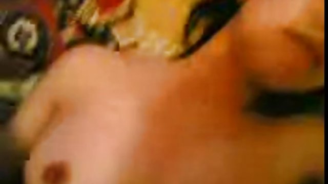با پاهایش عکس های داغ سکسی بلند می شود