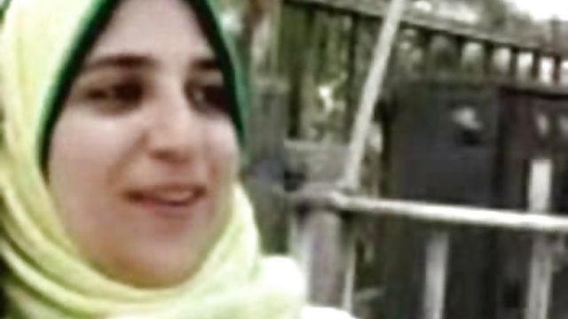 مادر دختر را با یک فیلم سکسی داغ جدید پسر در آشپزخانه گرفت