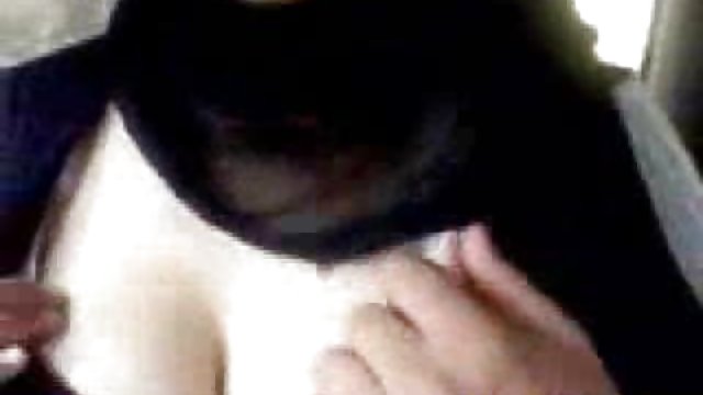 دانش آموز Busty فیلم های آماتور را در خانه اش داستانهای سکسی داغ داغ می سازد
