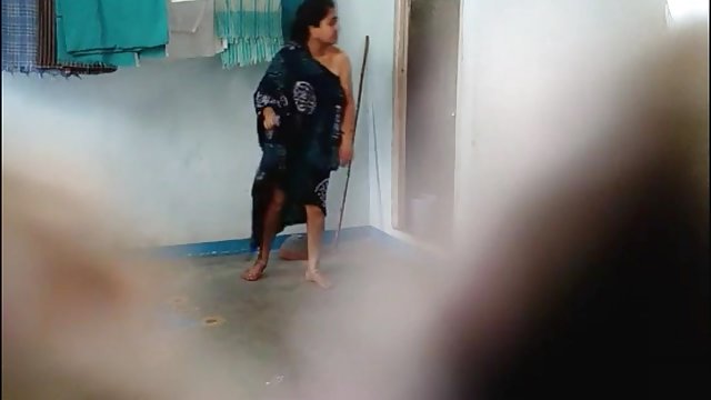 سبزه برنزه الاغ خود را با یک اسباب بازی شفاف دوست دارد دانلود سکس داغ