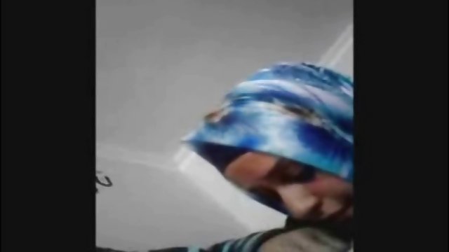 سکس صبحگاهی چت سکسی داغ زیبا از یک پسر عضلانی با یک دختر باریک